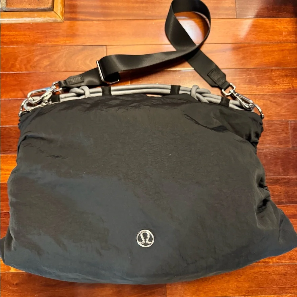 Lululemon Convertible Ruched Crossbody Bag
Large 16L - Picture 6 of 9